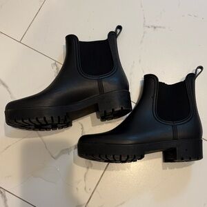 Women’s Black Chelsea Rain Boots - Slip-On Waterproof Ankle Steve Madden size 8